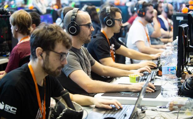 La Murcia Lan Party celebra su mayoría de edad con realidad virtual y navegación a alta velocidad